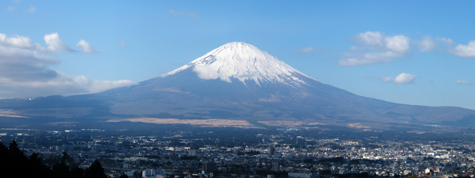 "Życie to wspi­naczka, której cza­sami nie pot­ra­fimy przejść." Mount-fuji-and-city-views