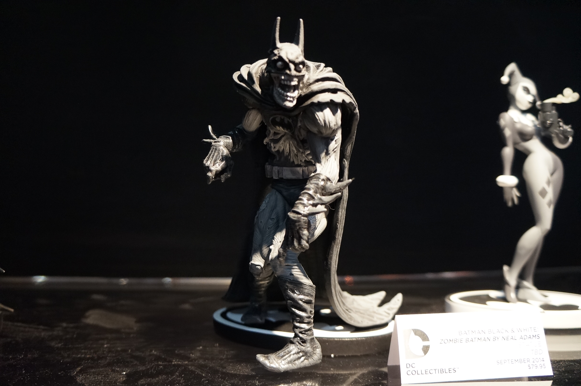 [DC Collectibles] Batman Black & White - Zombie Batman (Adams) Bats-BW-0002