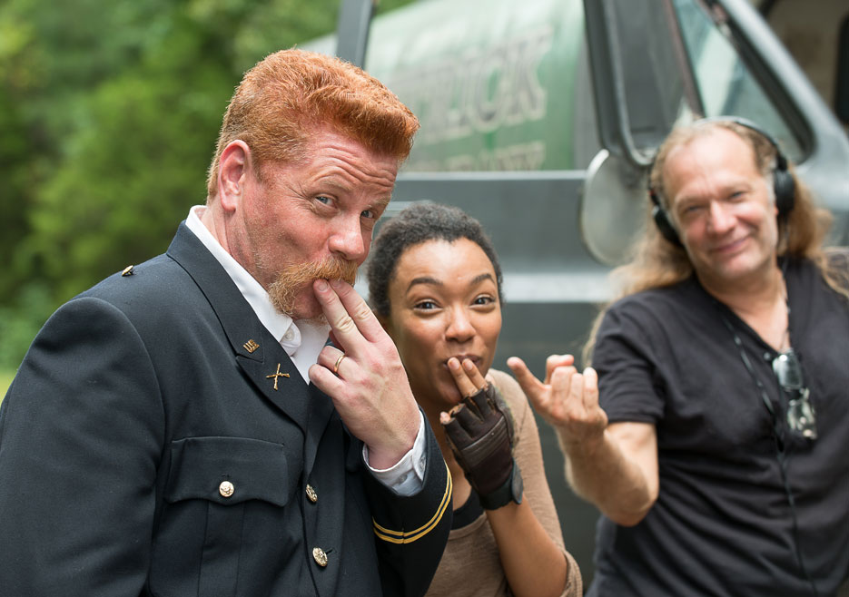 Behind the scenes [Actors and Actresses, make-up.. etc]  - Page 3 The-walking-dead-episode-609-abraham-cudlitz-sasha-green-935