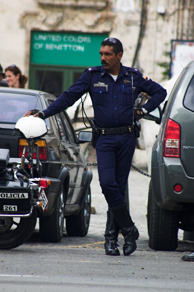 Habana - Policias en la Habana 100552346_c8c8939761_b