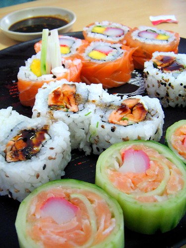 Sushi.......una deliciosa y exotica opcion al paladar. 141084757_756ec23cd6