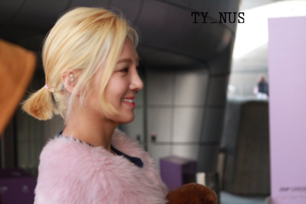 [PIC][16-10-2015]HyoYeon tham dự "Hera Seoul Fashion Week 2016SS Fleama Donna Collection" vào sáng nay 22819526276_8b7718c656_b