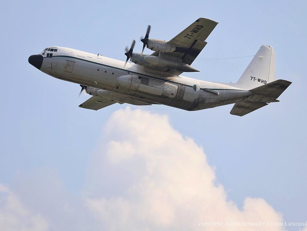 صور طائرات النقل والشحن الجزائرية [ C-130H/H30  /  Hercules ]  - صفحة 22 41490539474_d62eca5f13_b