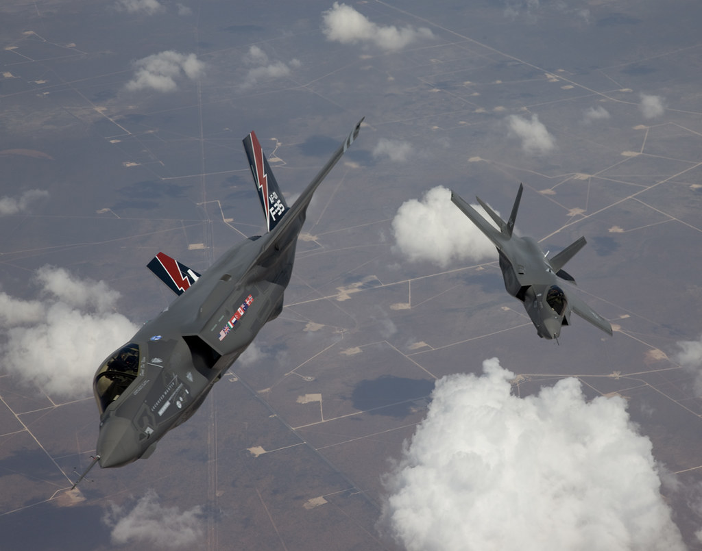 Lockheed F-35 Lightning II - Página 5 4721582853_16d1cc133d_b