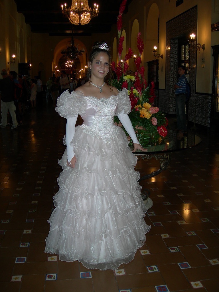 La cubana es la reina del Eden.....(fotos de bellezas en Cuba) 1176118242_7db75f1b3d_b