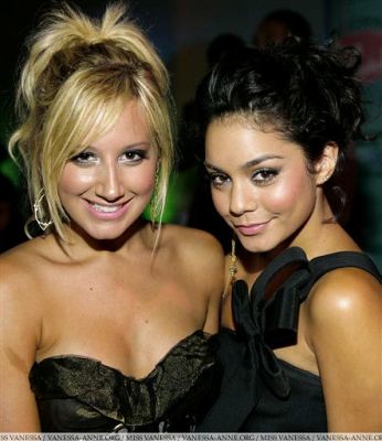 Hight School Musical - Ashley Tisdale & Vanessa Hudgens 1223335167_d9d9842831