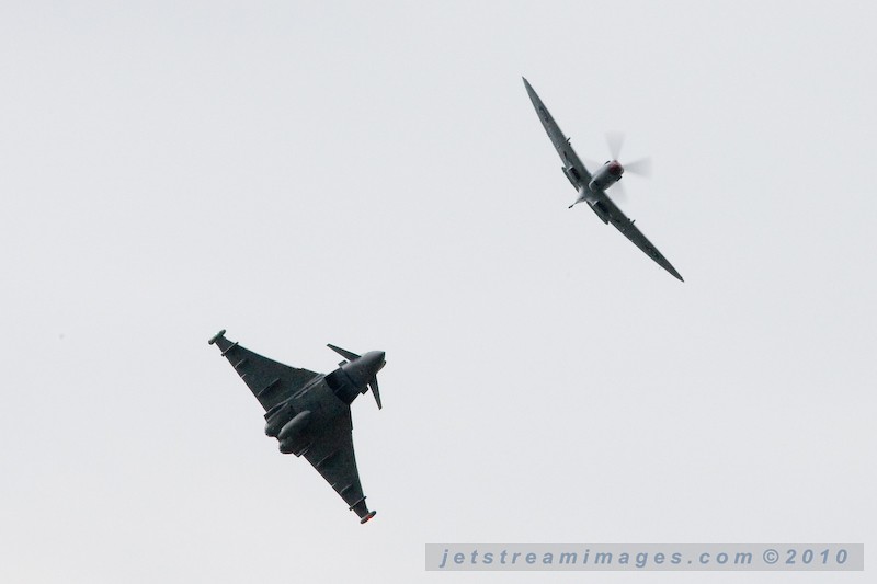 Cosford 2010 "The wet one!" 4706571195_46497e83ba_b