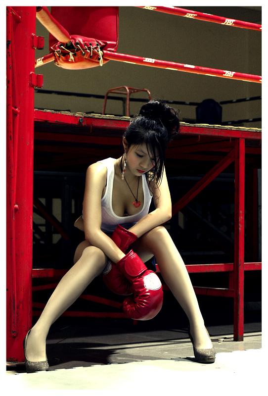 BST-BOXING GIRL 2450620961_a5e4719591_o