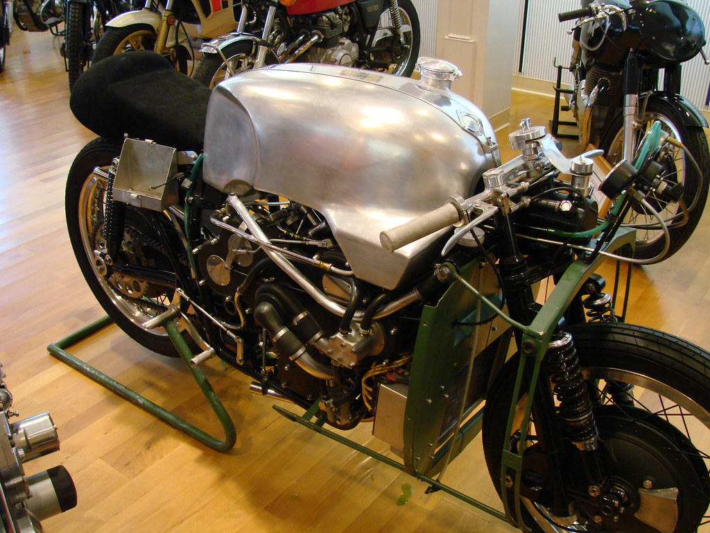 Guzzi V8 2177625502_4f1587c8fa_b