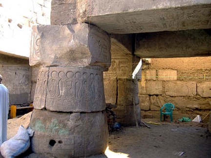 Descubren arqueólogos columnas y relieves en templo de Luxor 2125371680_dc13787fe4_o