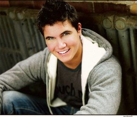 Robbie Amell 2233806810_9632fedccb