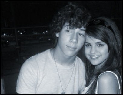 Niley & Nelena 2419561100_5122928871