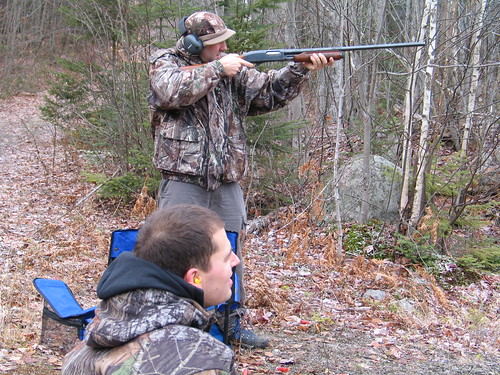 Une belle journée pour du tir au pigeon! 4160864315_72e6f198c5