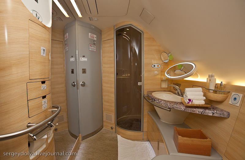 Airbus A380: 5-star hotel on wings 4132286634_8036b4f69b_o