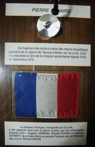 PALAIS DE LA DECOUVERTE / MOON ROCK