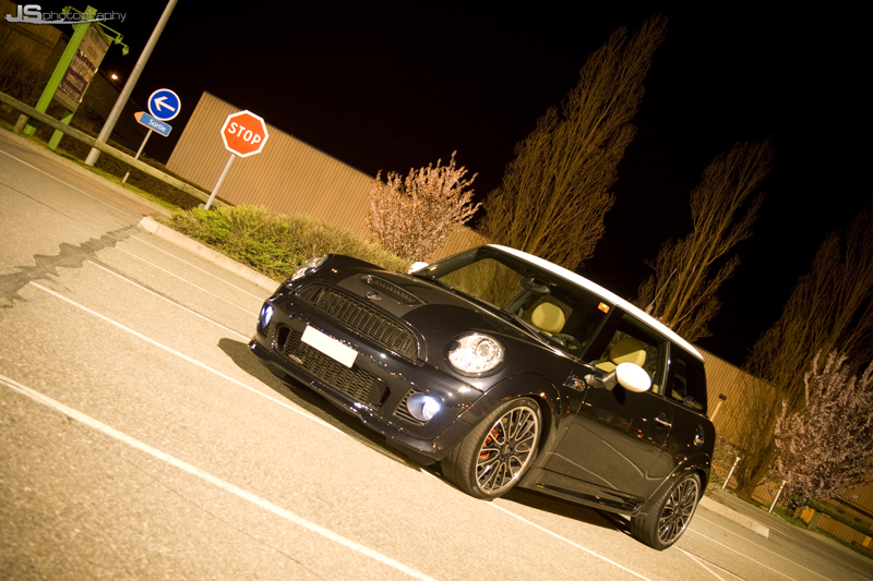 Mini's by night 4503876816_99c5d999c1_o