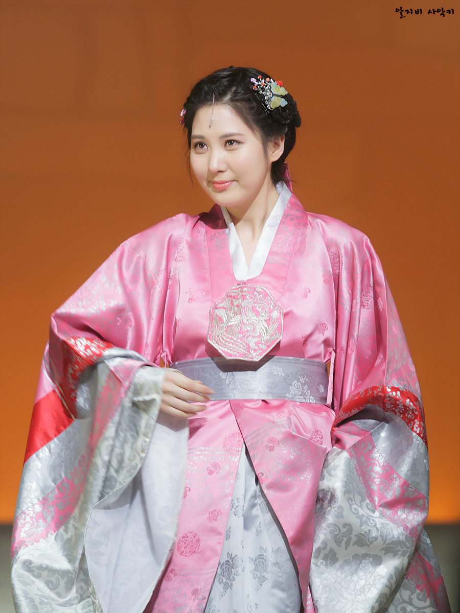 [OTHER][04-12-2013]Hình ảnh mới nhất từ vở nhạc kịch "The moon that embraces the sun" của SeoHyun - Page 10 12673730954_4fd1d4b441_o