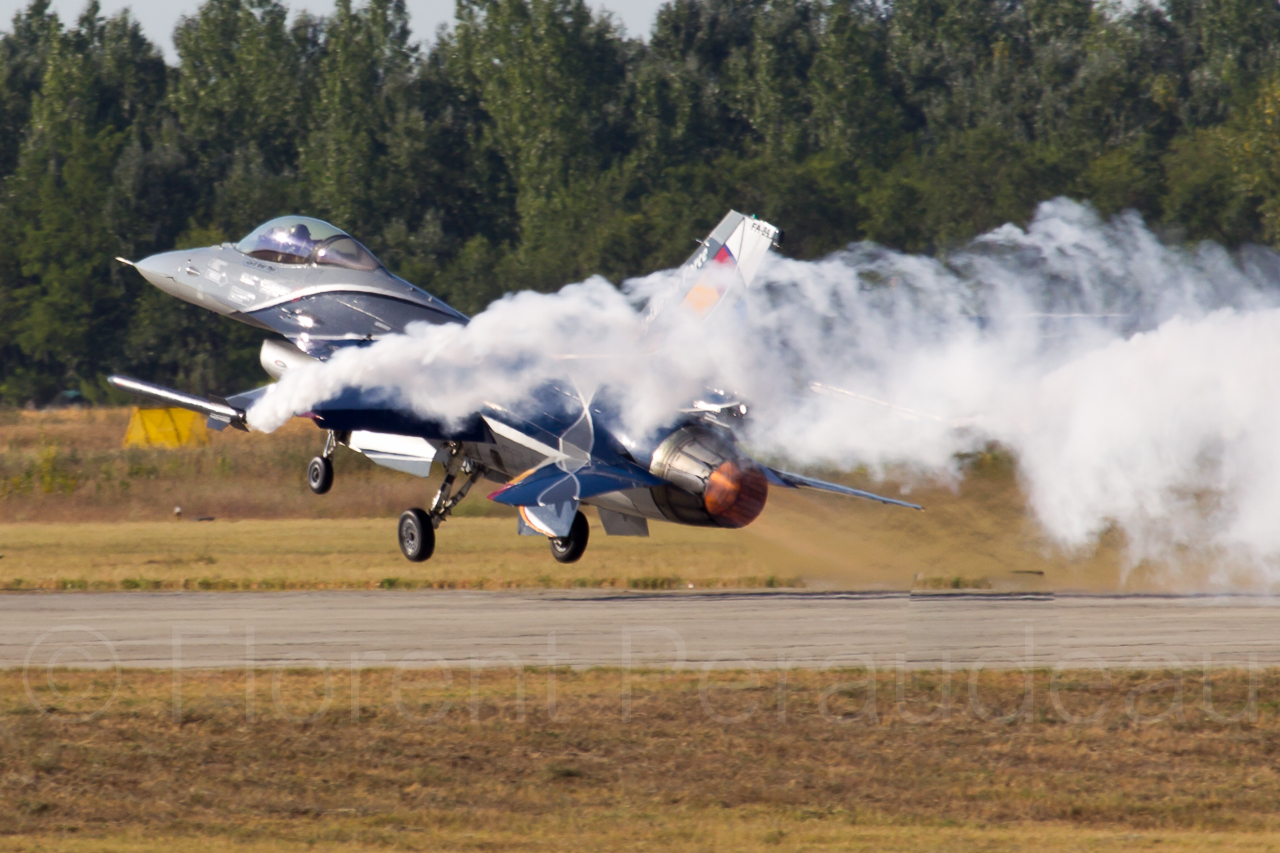 H - Kecskemét airshow 2013 par flox papa 9507659185_4b68c7a3dd_o