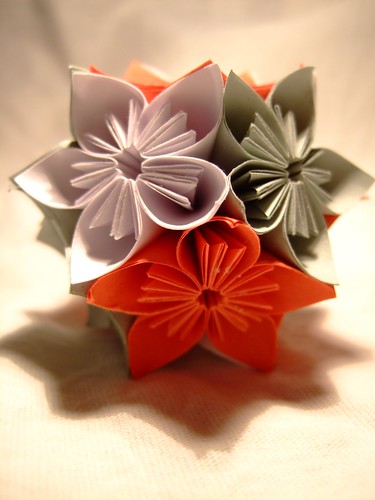 kusudama [PAPERCRAFT] 2331970240_0b0433c2e1