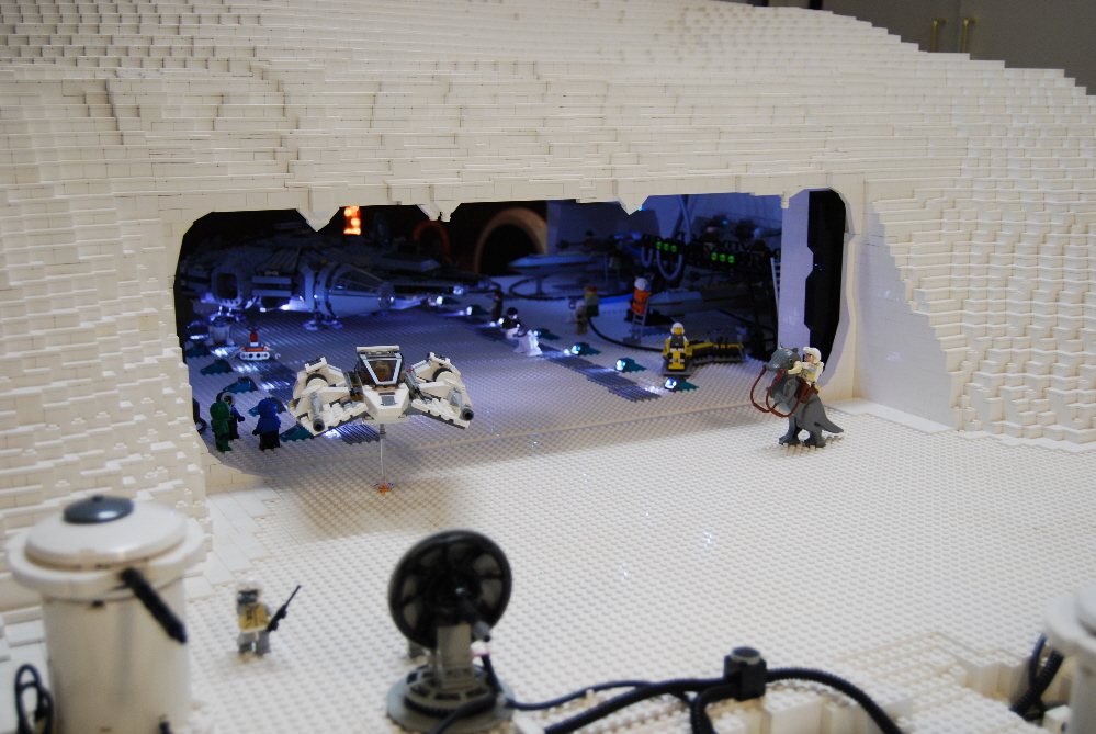 STAR WARS HOTH diorama ; LEGO 60 000 pieces 3094621724_c7e367e433_o