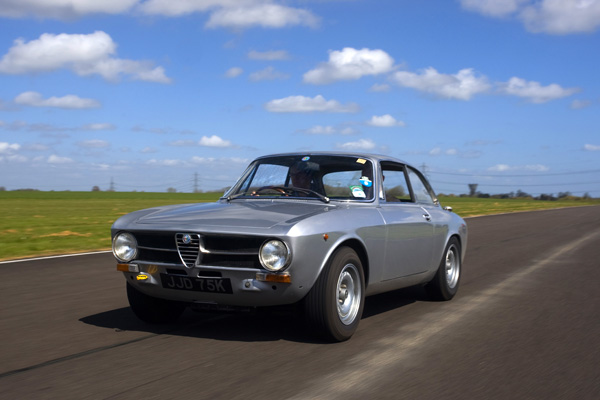 Alfaholics 2009 on track day 3428687933_704396cb4c_o