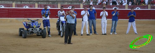 Cintruenigo (Navarra) 11-09-09 despedida de Jose Luis Pejenaute, exhicion de saltos, moto, quad y anillas, ganaderia Santos Zapateria (Valtierra, Navarra) 3926934502_d73f6435d3