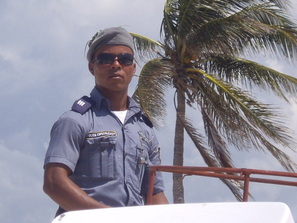 Policias en la Habana - Página 3 2598345706_b84427f45f_o