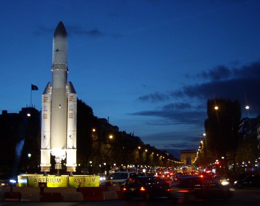 100 ans Industrie Aérospatiale française sur les Champs-Elysées / 3-12 octobre 2912798225_4d11eebf4d_b