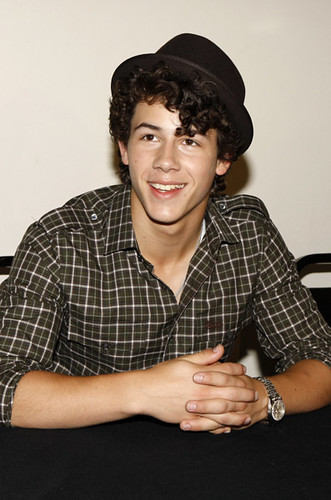 ♥ nick jonas  3285794543_eb97795745