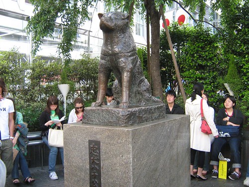 Pomnik psa Hachiko 2511197738_24d8ef632a