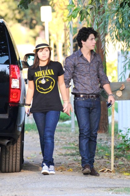 Nick Jonas y Maya Kibble 2885639339_3a912d258f_o