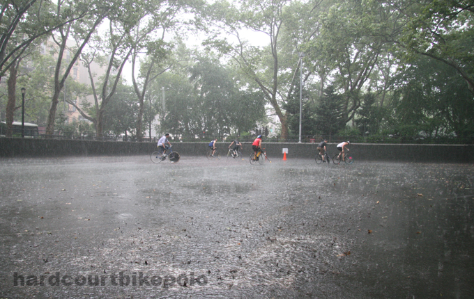 lunes 6 bike polo? 2630029252_90615b6031_o