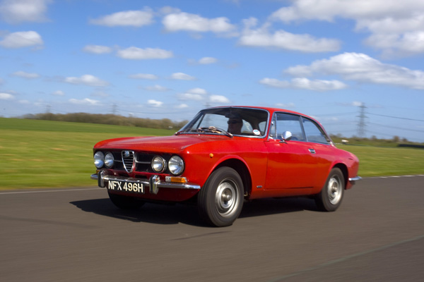 Alfaholics 2009 on track day 3429502080_6e9bb1ffe2_o