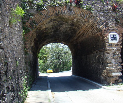 Portão da pedra