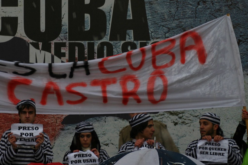 Manifestacion en Madrid contra la tirania de Cuba 3244105357_ede70ffff7_b