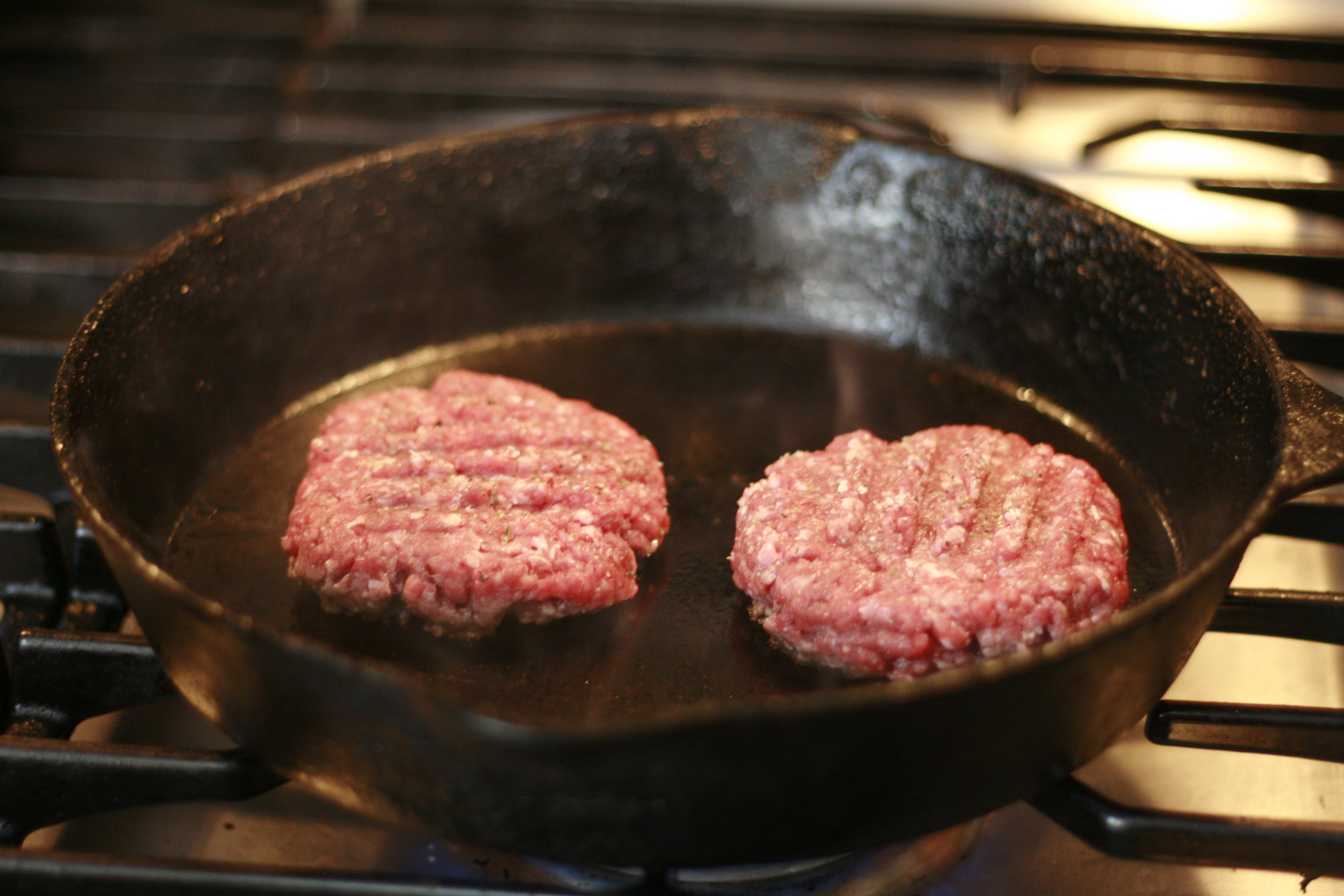 Skillet burgers or grilled burgers? 3850946626_ea6f1a4363_o