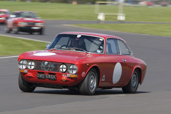 Alfaholics 2009 on track day 3428689609_52bc898776_o