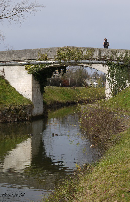 Le vieux pont  sur le canal + correction traitement 11857066743_98de945a9c_b