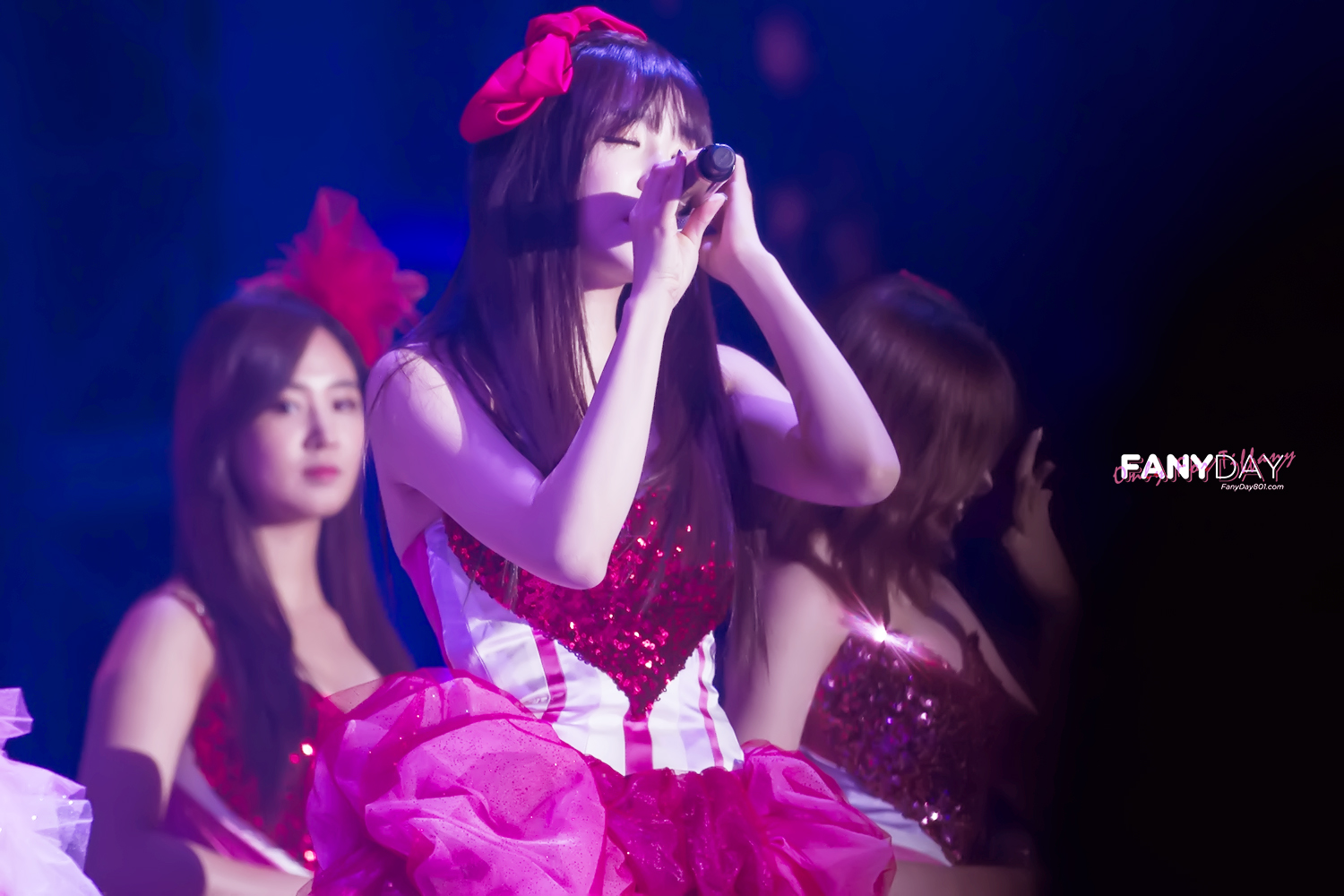 [PIC][22-12-2013]Hình ảnh mới nhất từ Concert "Märchen Fantasy" trong chuỗi "SMTOWN WEEK" của SNSD vào tối nay - Page 10 12346914843_e82559587d_o