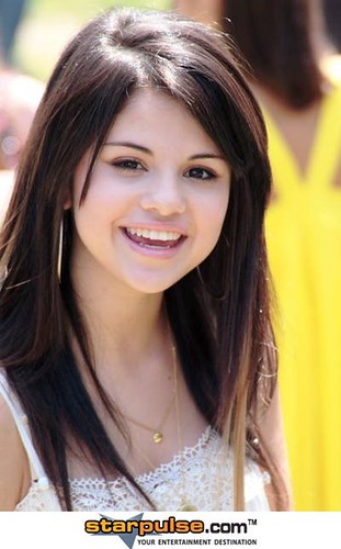 Selena Gomez Resimleri  - Sayfa 2 4267527978_a4ec3eed8d