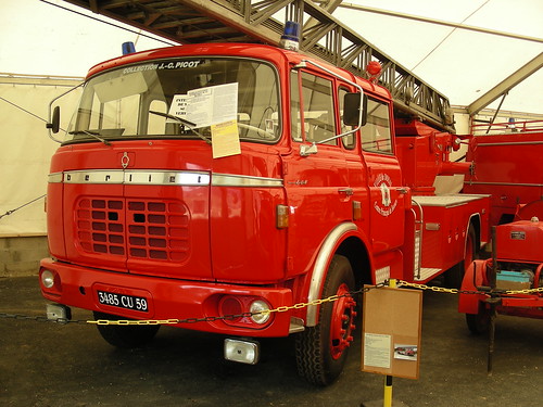 Basé sur l'ordre alphabétique, des noms de voitures, camions, dragsters, vélos, motos, tracteurs, bref tout ce qui roule !... - Page 13 4677972353_f43b494efc