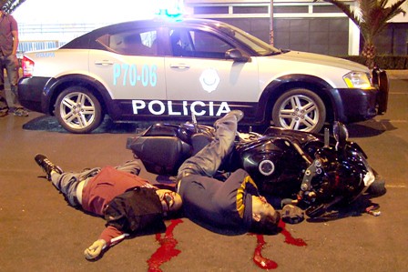 Mata federal a dos presuntos ladrones cuando huían con su moto en calles de Coyoacán 5133620323_9a7ac3157d_b