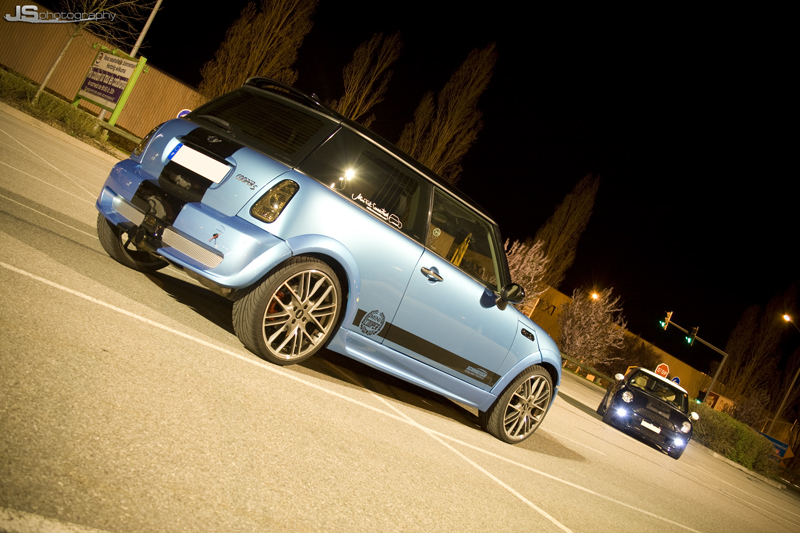 Mini's by night 4503246315_9fc3f169aa_o