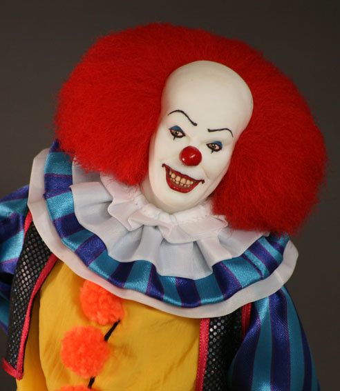 Figura De Pennywise 5082102082_881e8d222b_z