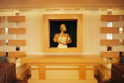 The bust of HM Queen Elizabeth II 4687339749_09c7a815b8