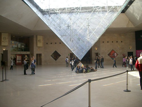 Pirámide Invertida (Louvre)