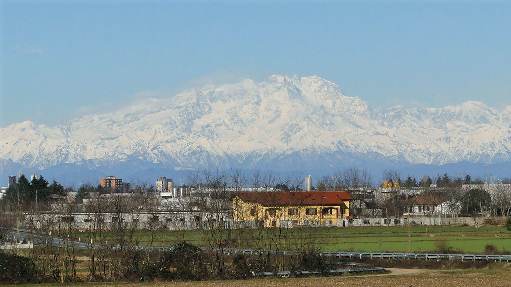 Il monte rosa visto da Milano in una limpida giornata  4319528624_1d4fb68aca_b