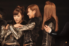 [GIFS/PICS][24/10/2011] Dám cướp Yul của Yoong này...=)) 5412621197_cf43663117_m