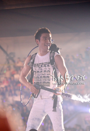 Siwon في Super Show3  4900678030_6627f7aabe