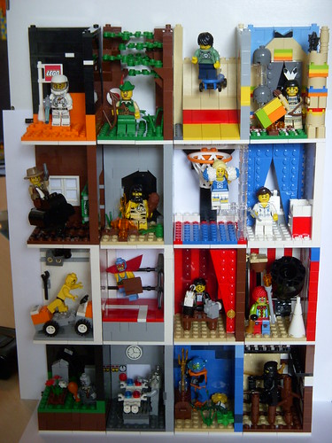 MOCing about with minifigs 4821310956_5f5de6a61f